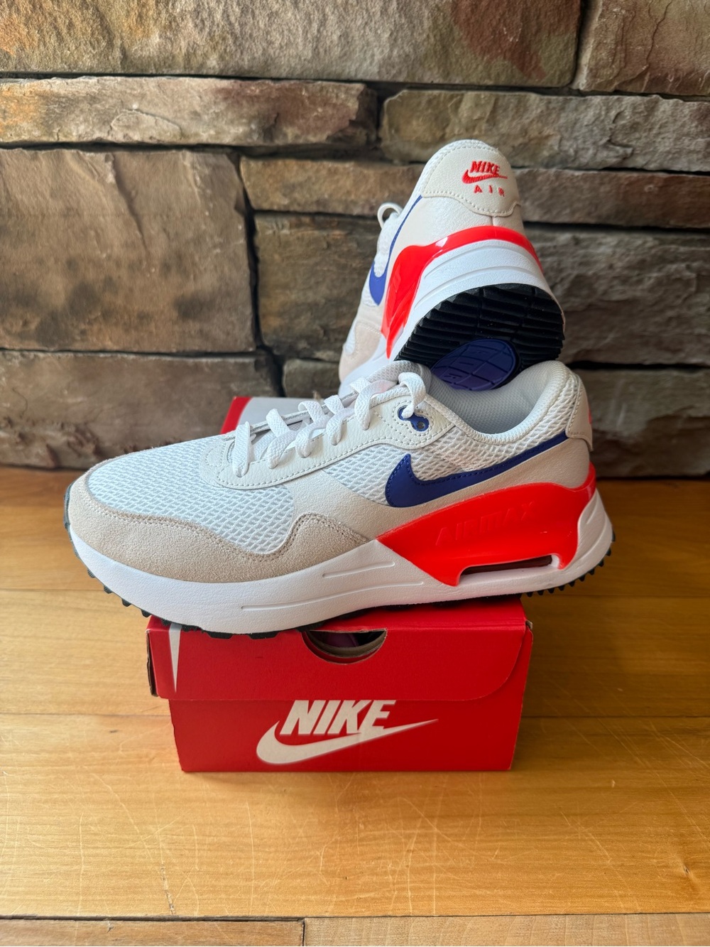 NIB/New Nike Women’s Air Max Sneakers 9